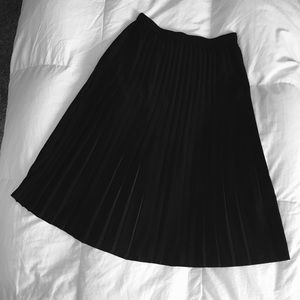 Banana Republic XS Black Pleated Circle Skirt